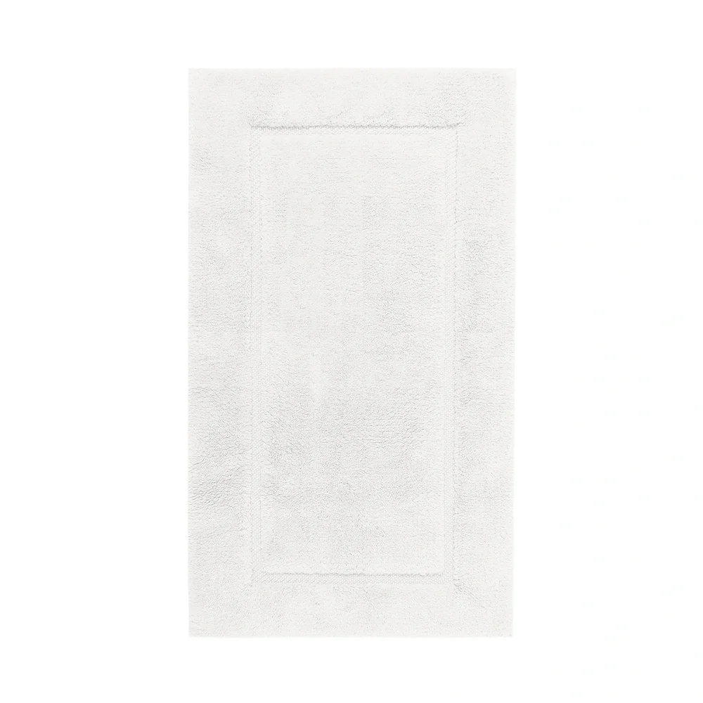 Högkvalitativt produktfoto sett ovanifrån på en Graccioza Egoist badrumsmatta i färgen Vit (Vit). Bilden fångar den tunga, högabsorberande luggen och den lyxiga finishen.